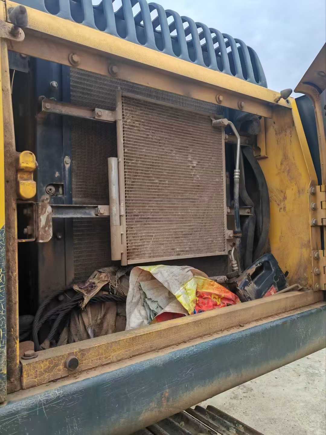 Used Volvo EW210C Excavator 2012 Model / 9