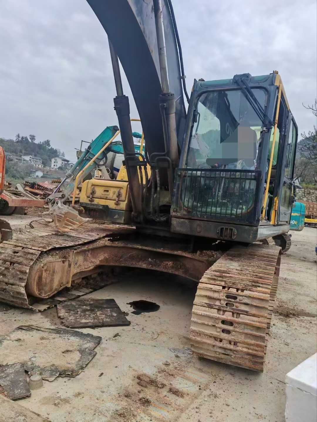 Used Volvo EW210C Excavator 2012 Model / 3