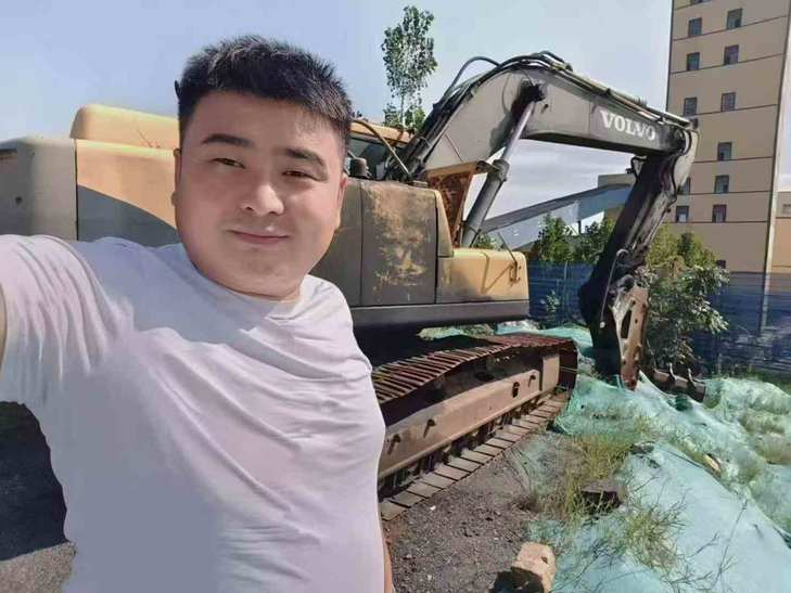 Buy Volvo EW210C Used Excavator / 1