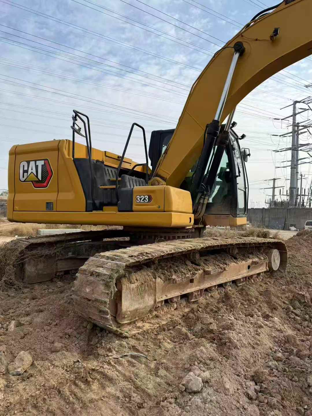 Used Caterpillar 323 Excavator 2021 Model / 3