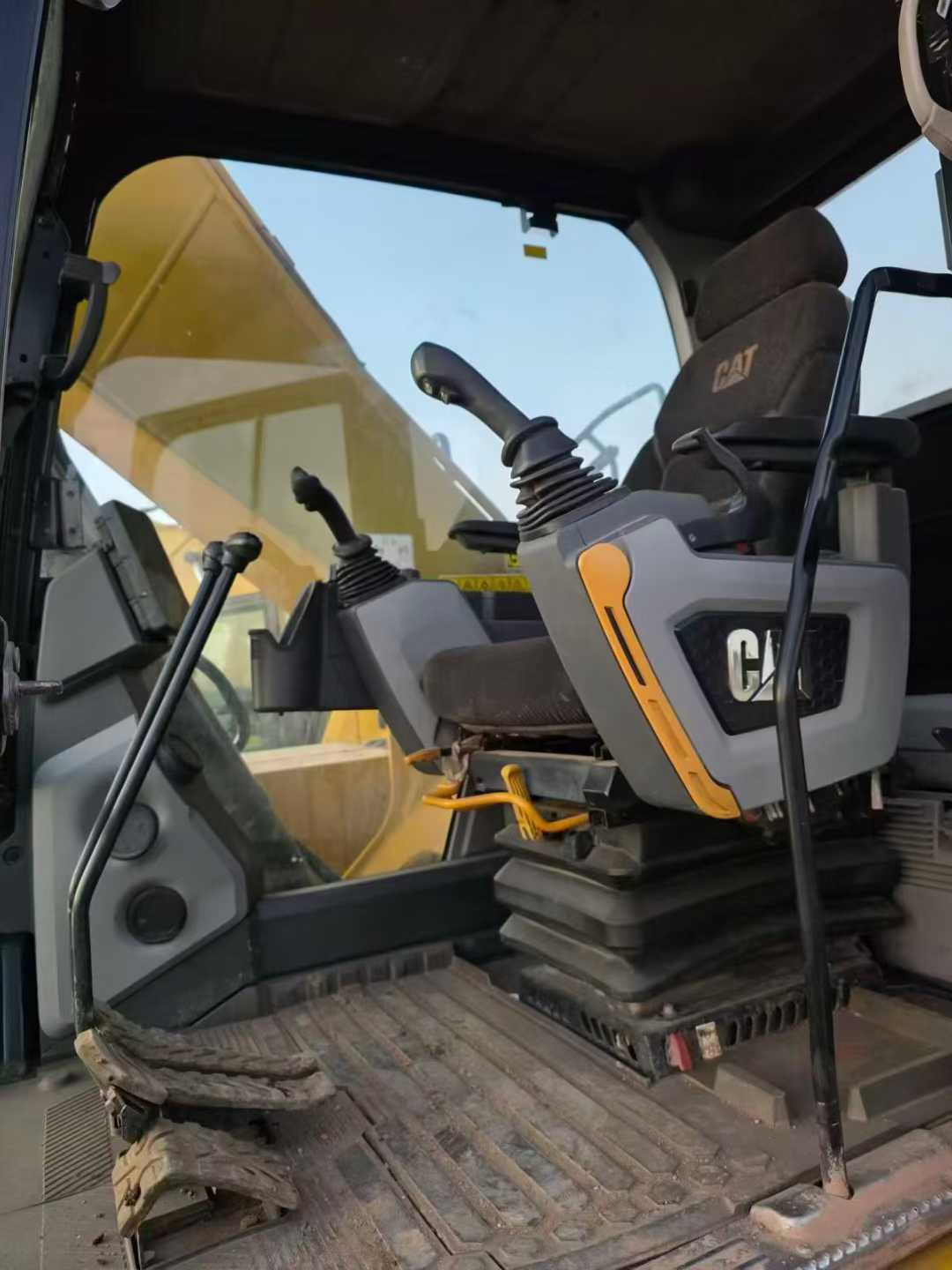 Used Caterpillar 323 Excavator 2020 Model / 6