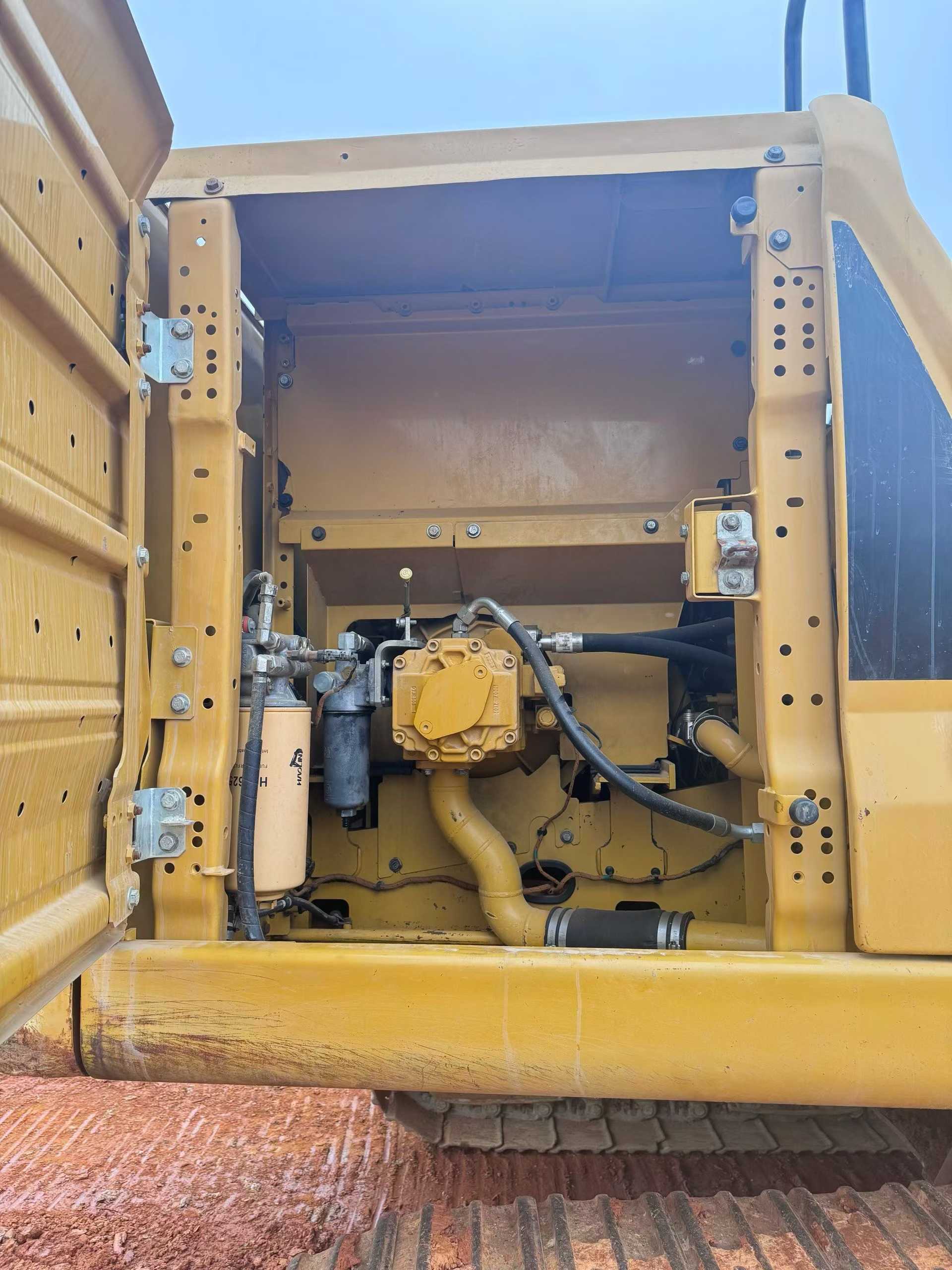 Used Caterpillar 323 Excavator 2018 Model / 2