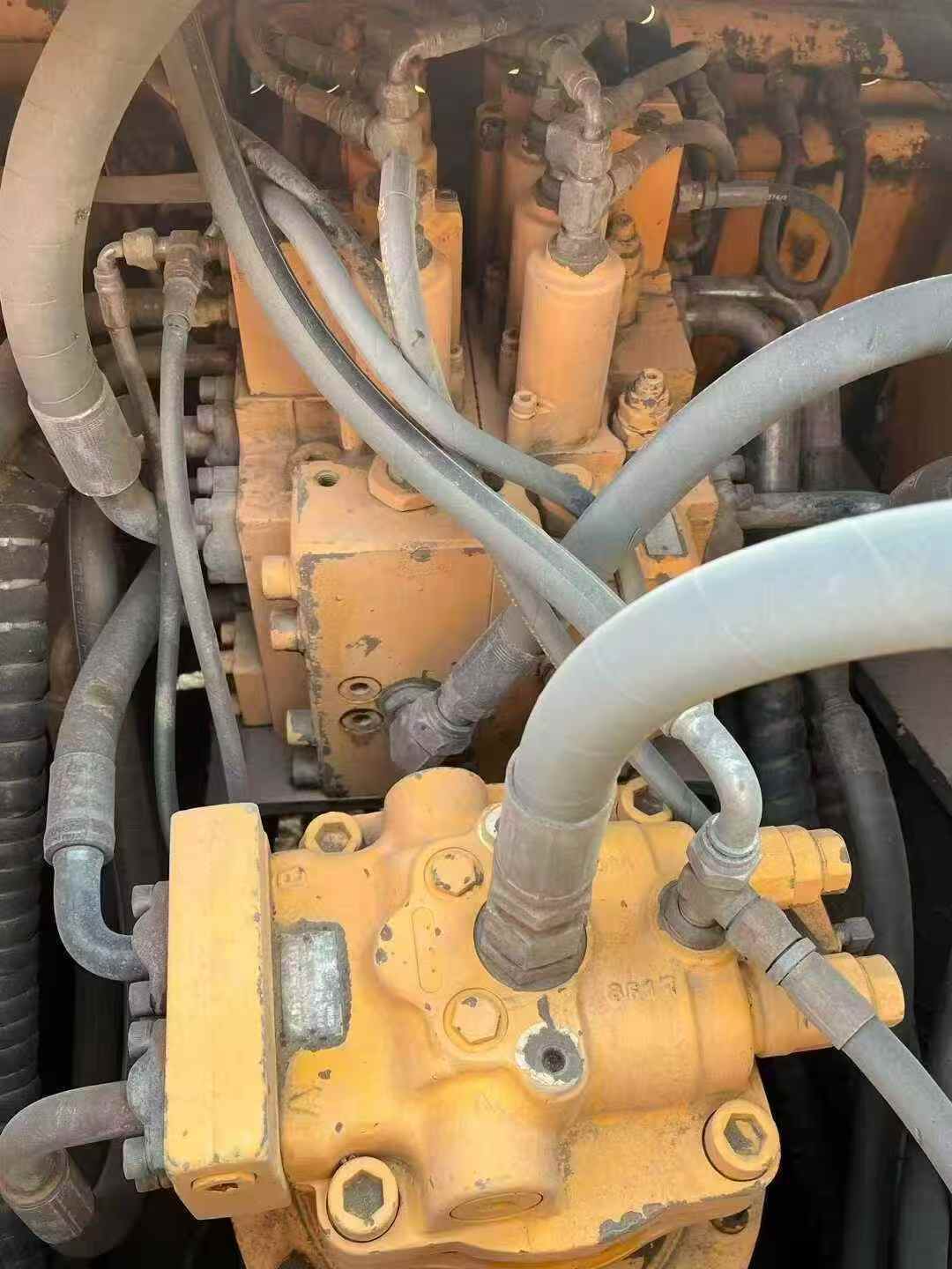 Used Hyundai R215-7 Excavator 2010 Model / 6