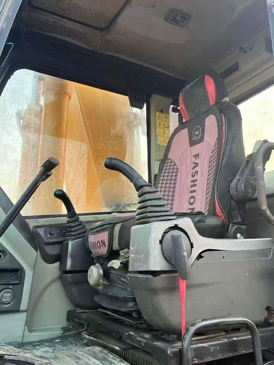 Used Hyundai R215-7 Excavator 2010 Model / 4