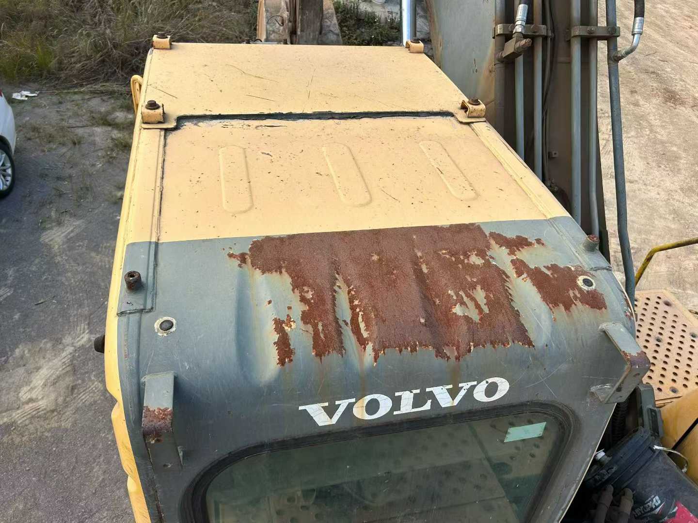 Used Volvo EW210C Excavator 2010 Model / 3