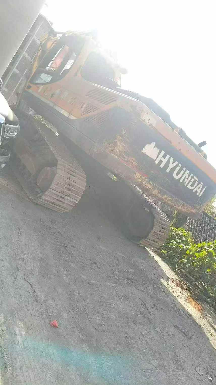 Used Hyundai R305LC-9T Excavator 2016 Model / 3