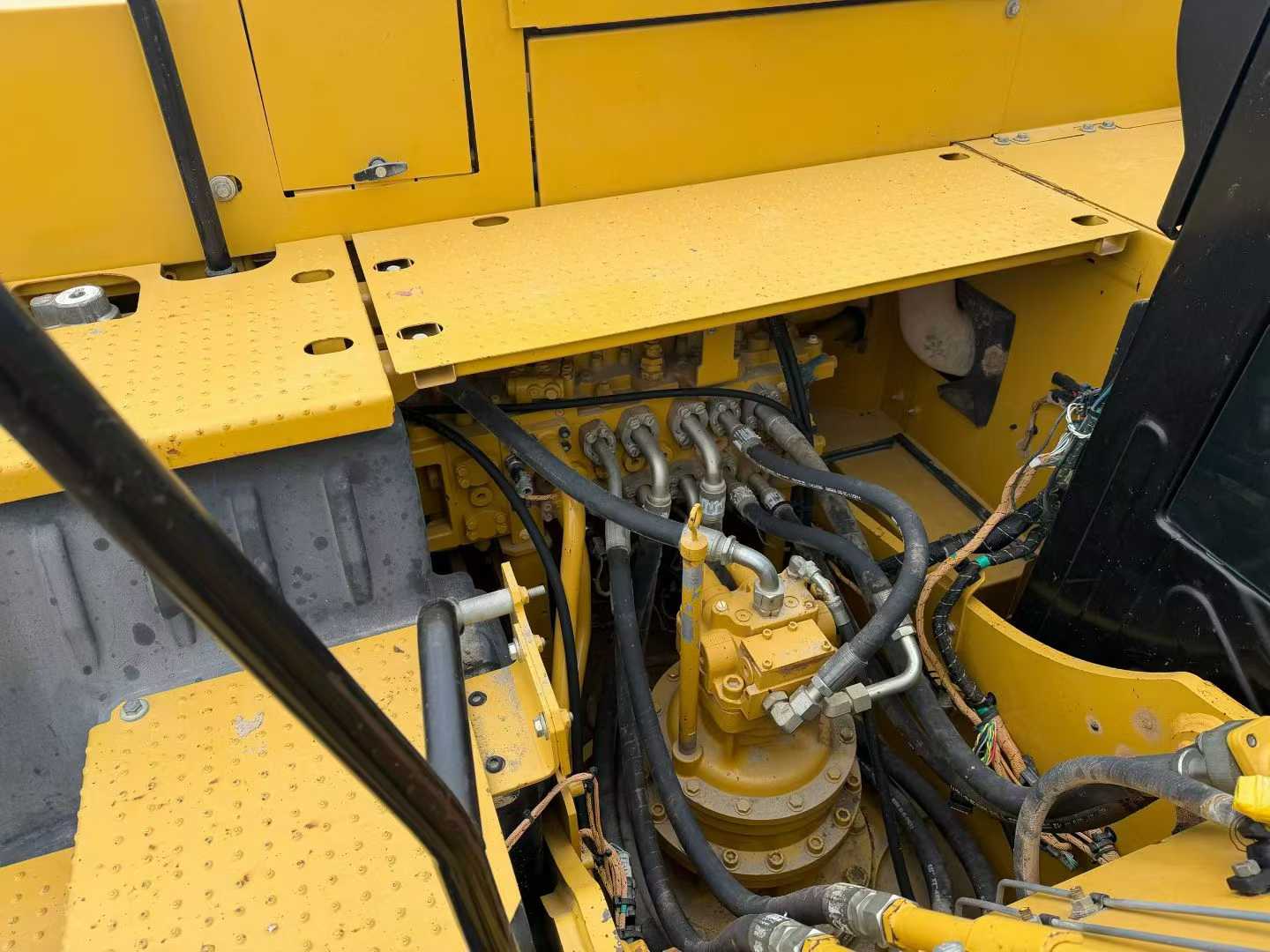 Used Caterpillar 323 Excavator 2018 Model / 8