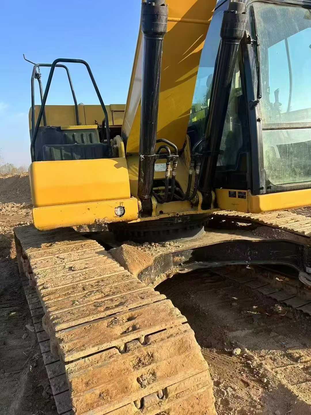 Used Caterpillar 323 Excavator 2020 Model / 4