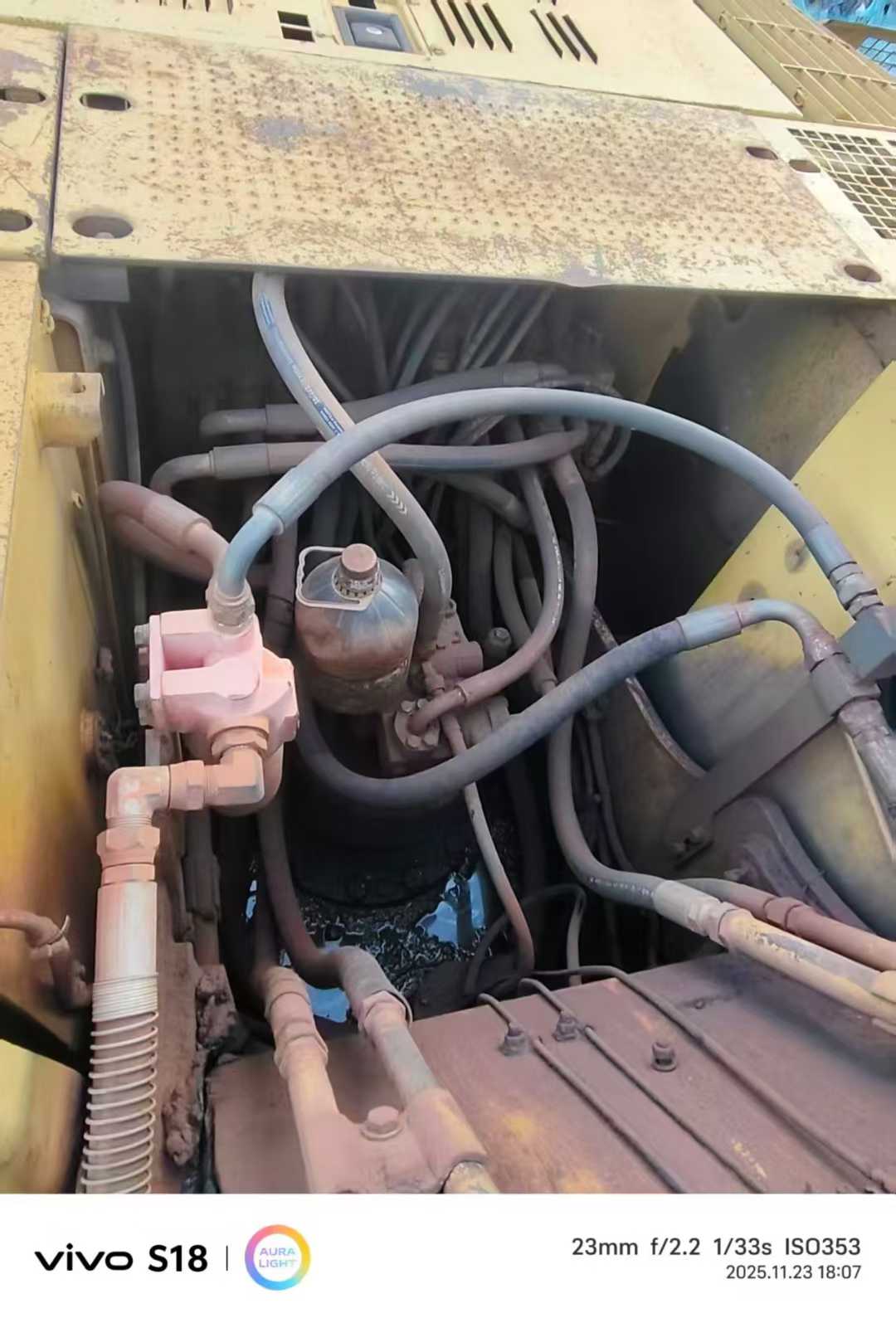 Used Komatsu PC200-8 Excavator 2011 Model / 3