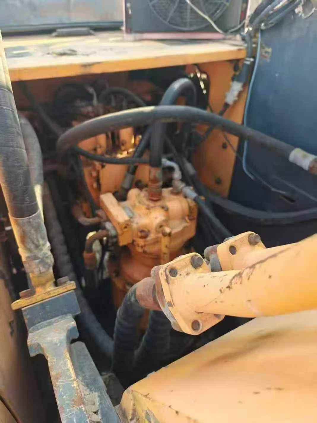 Used Hyundai R215-7 Excavator 2011 Model / 6