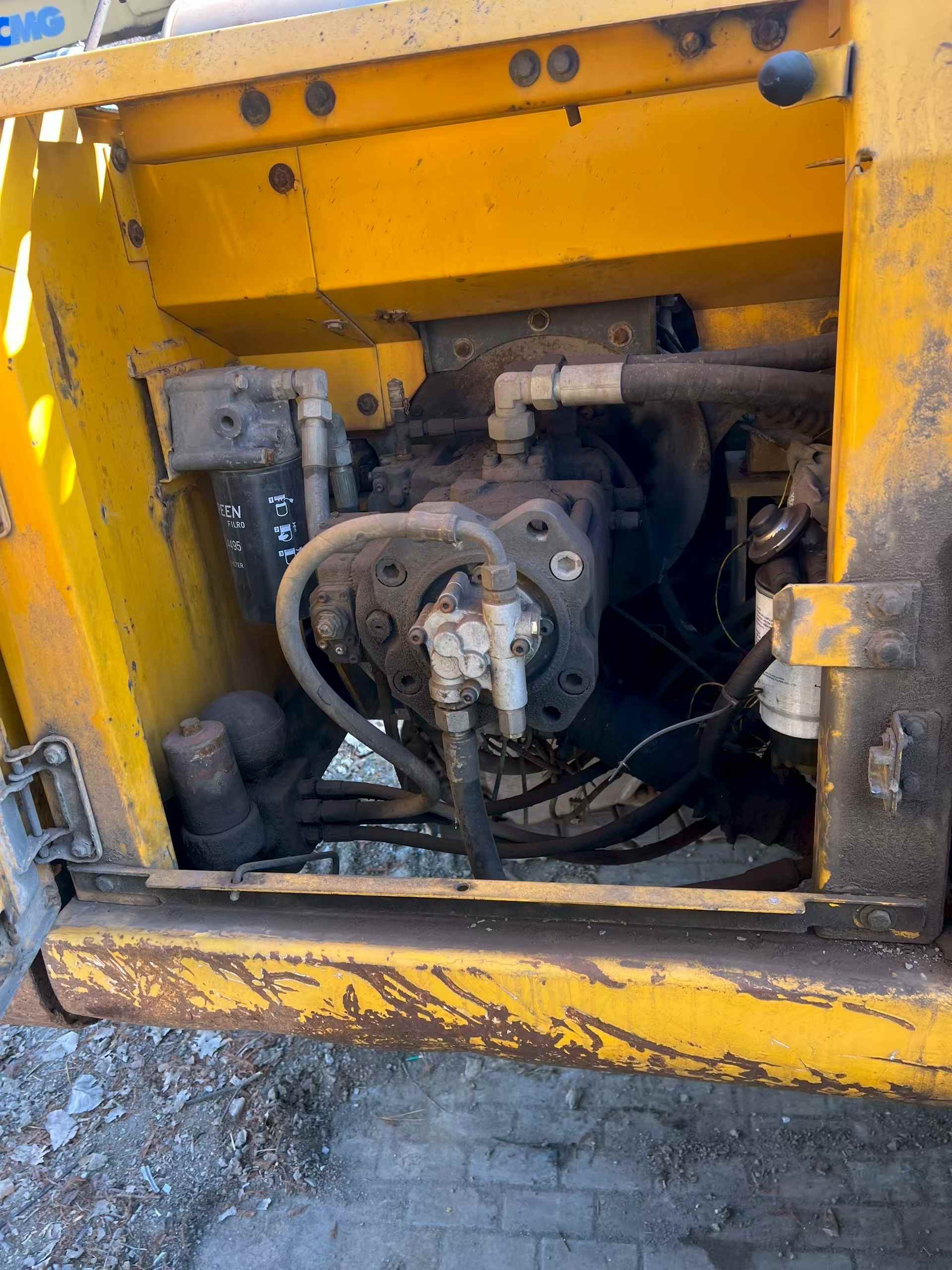 Used XCMG XE215 Excavator 2012 Model / 4