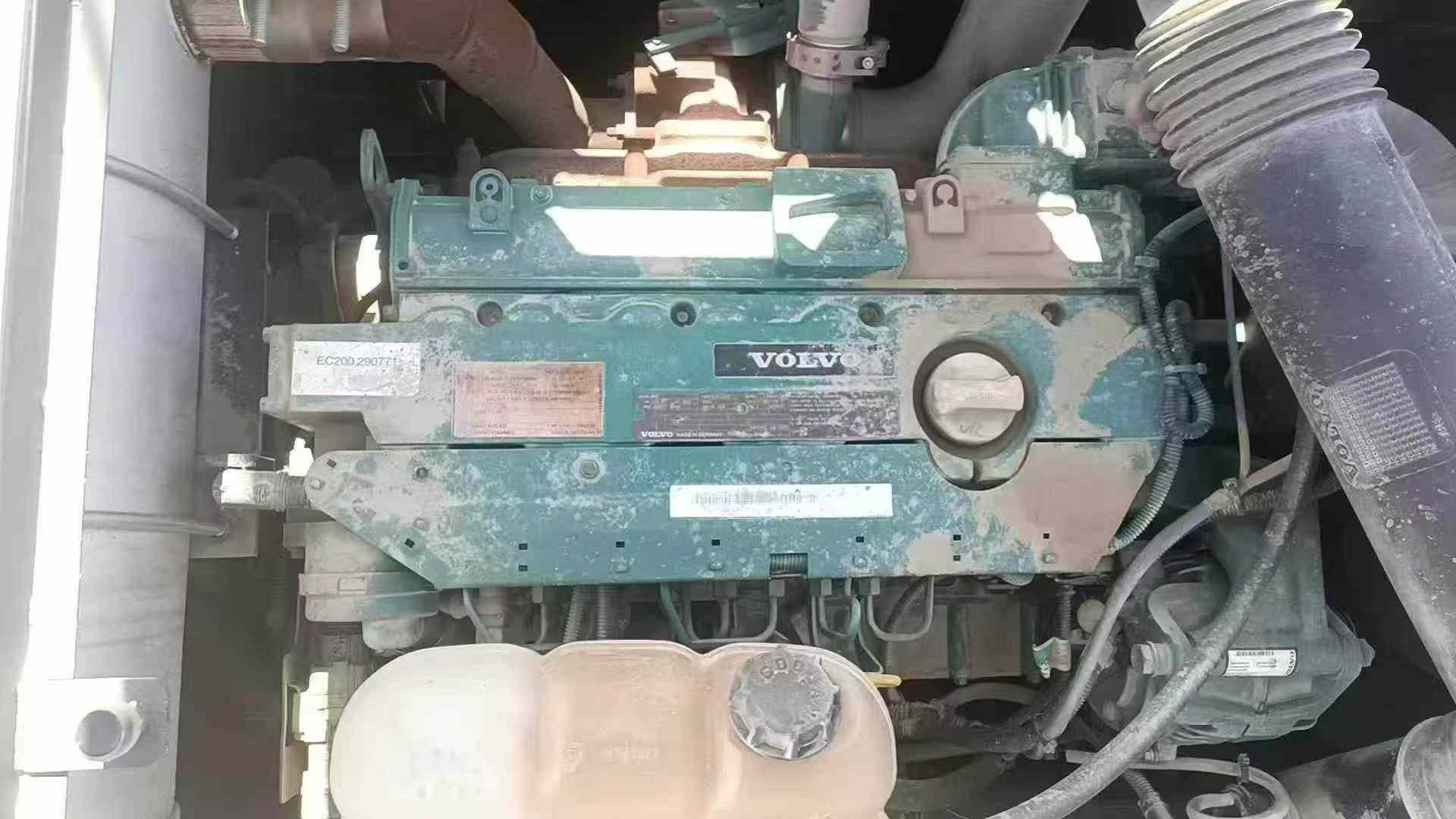 Used Volvo EC200 Excavator 2020 Model / 6