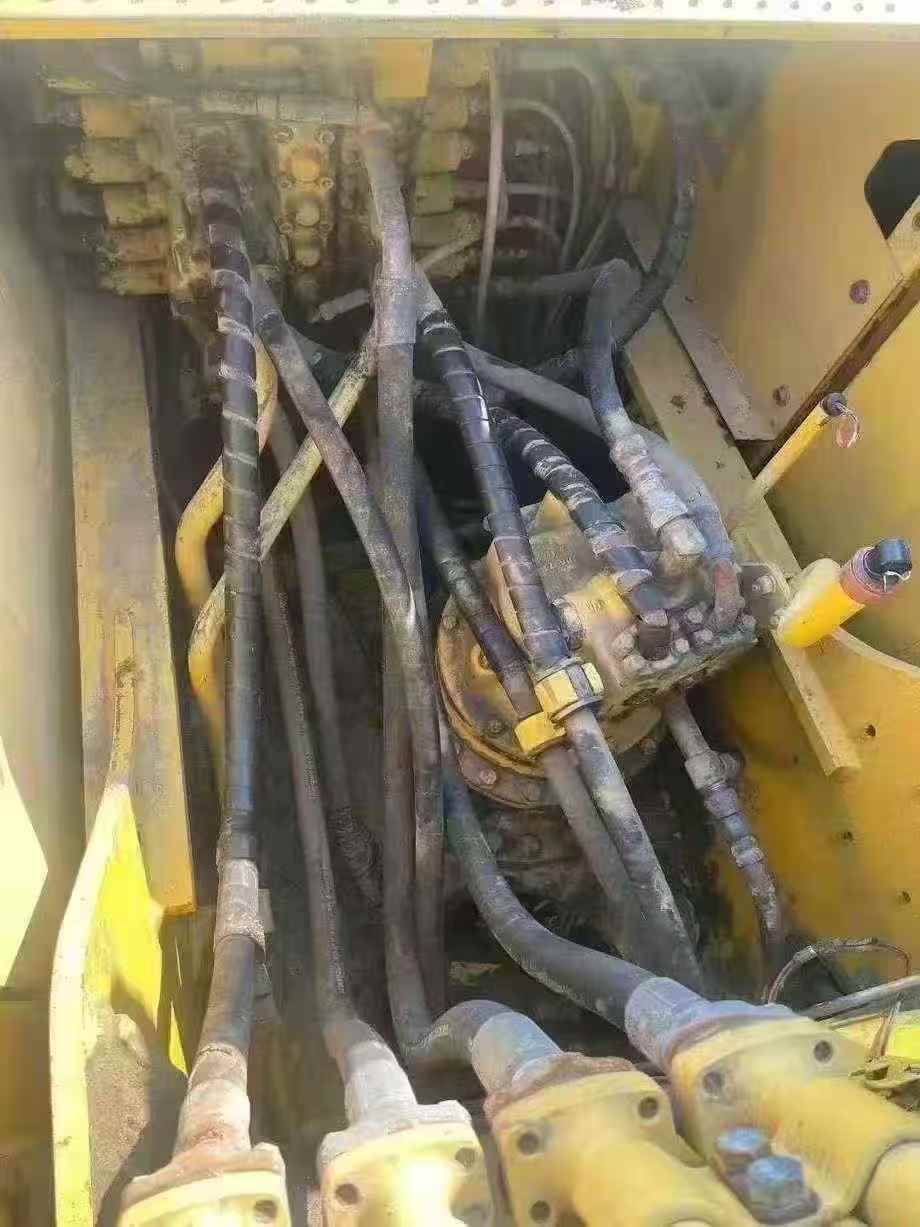 Used Komatsu PC200 Excavator 2014 Model / 5