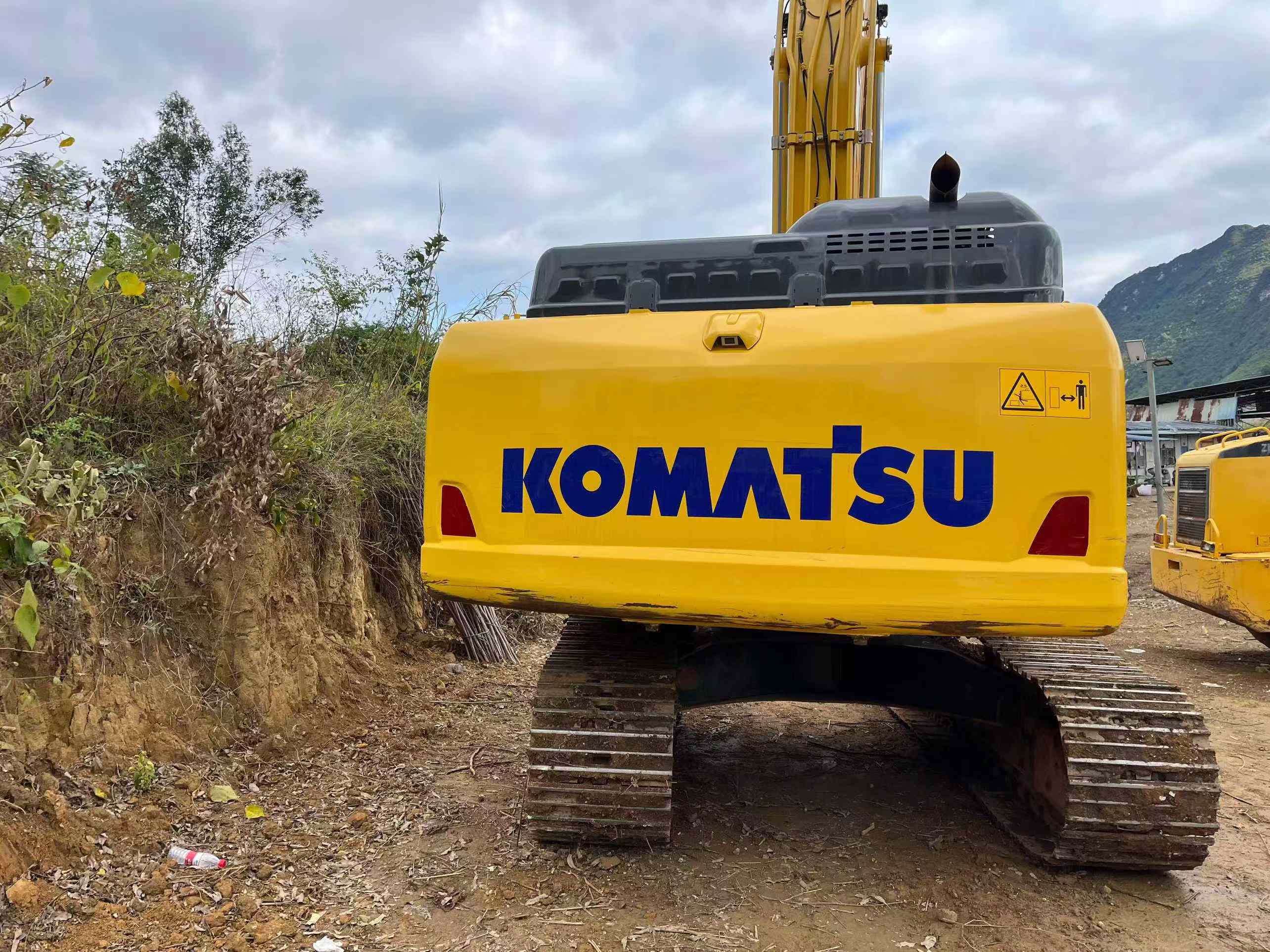 Used Komatsu PC200-1 Excavator 2024 Model / 3