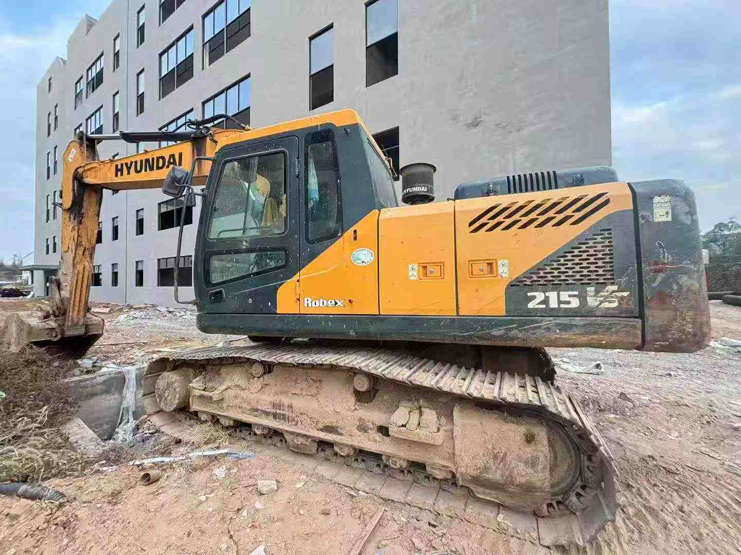 Used Hyundai R215VS Excavator 2019 Model / 4