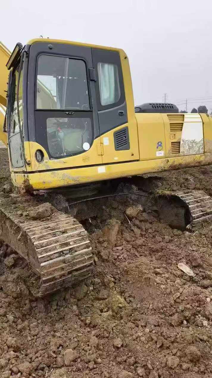 Used Komatsu PC220-8 Excavator 2010 Model / 2