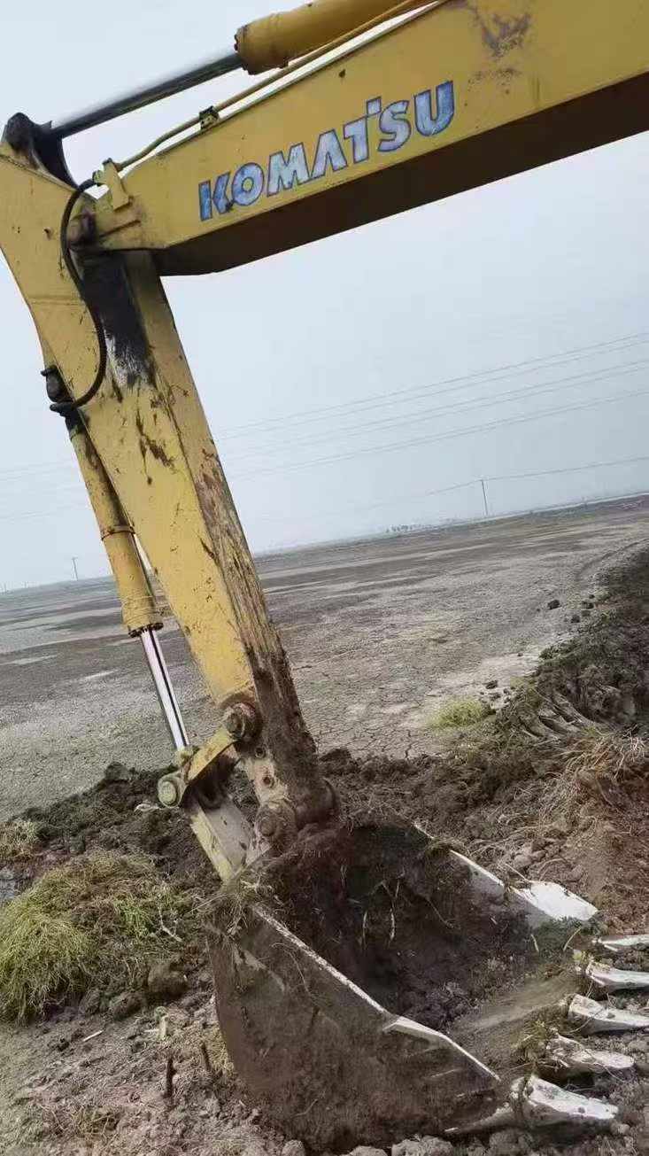 Used Komatsu PC220-8 Excavator 2010 Model