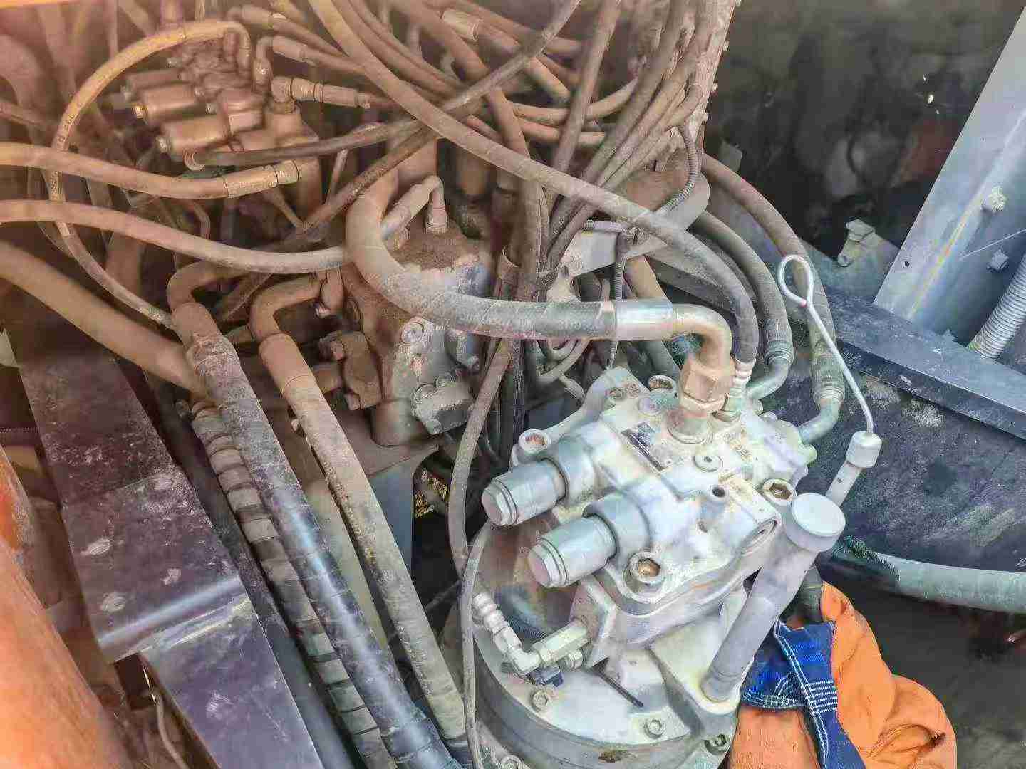 Used Hitachi ZAXIS200 Excavator 2014 Model / 3