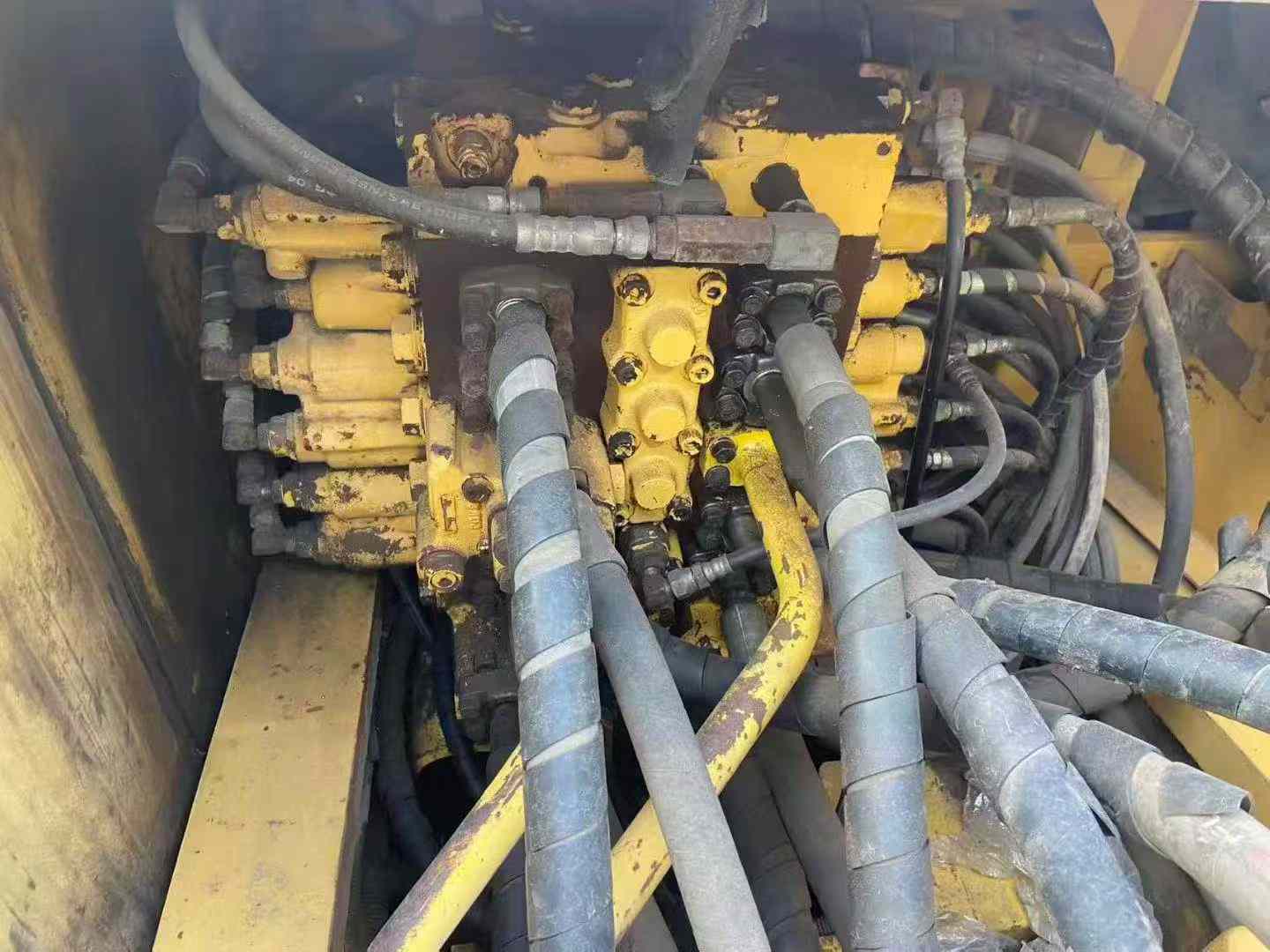 Used Komatsu PC220-8 Excavator 2013 Model / 5