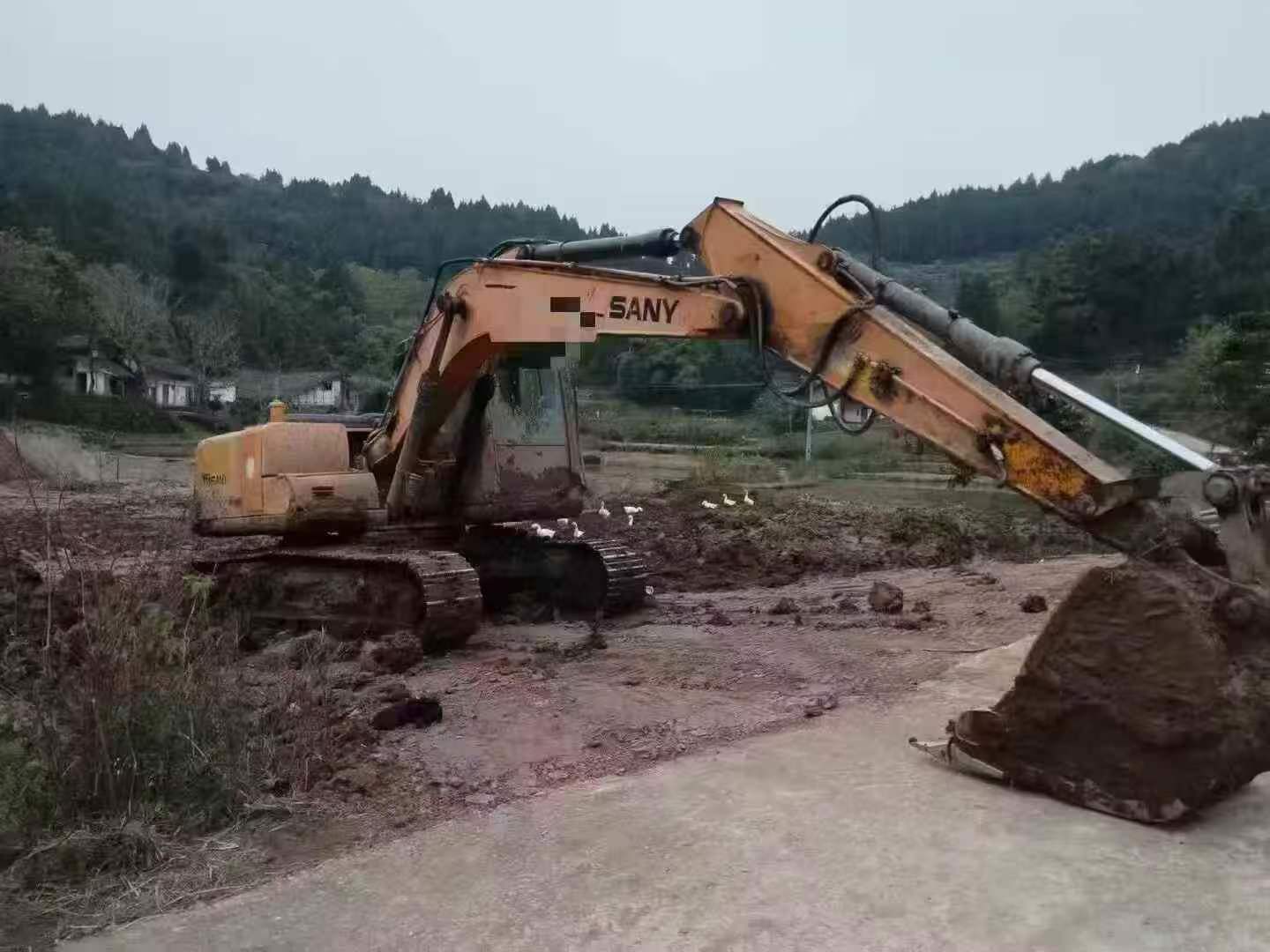 Used Sany SY135 Excavator 2014 Model / 3