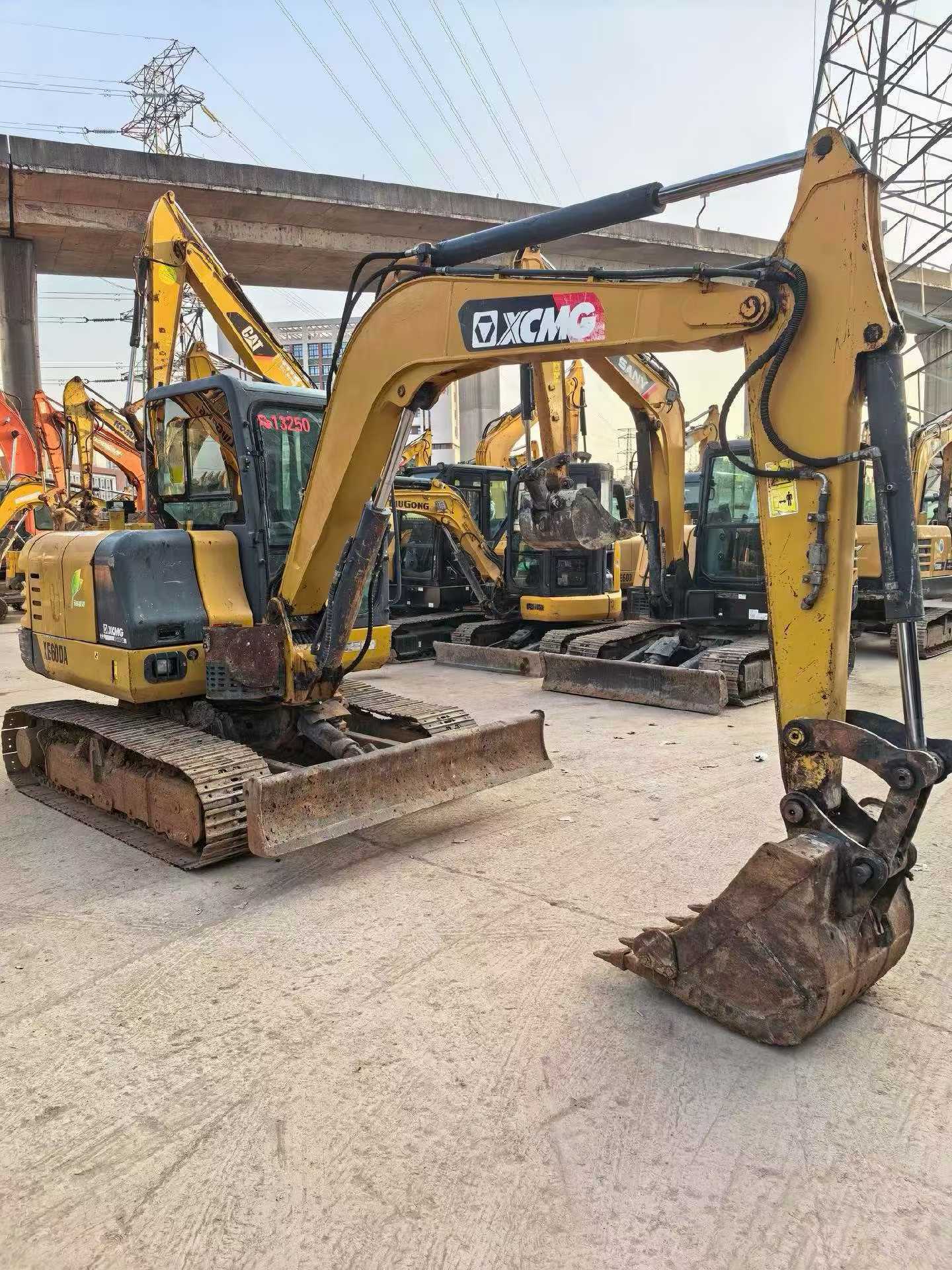 Used XCMG XE60 Excavator 2016 Model / 4