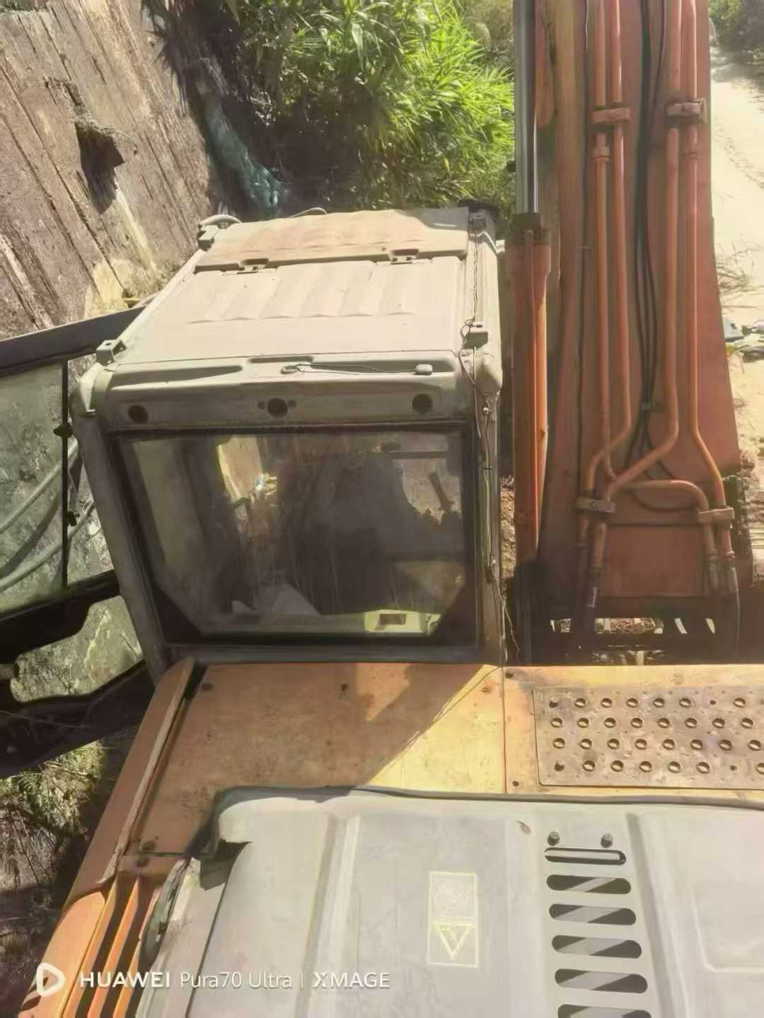 Used Hitachi ZAXIS200 Excavator 2016 Model / 3