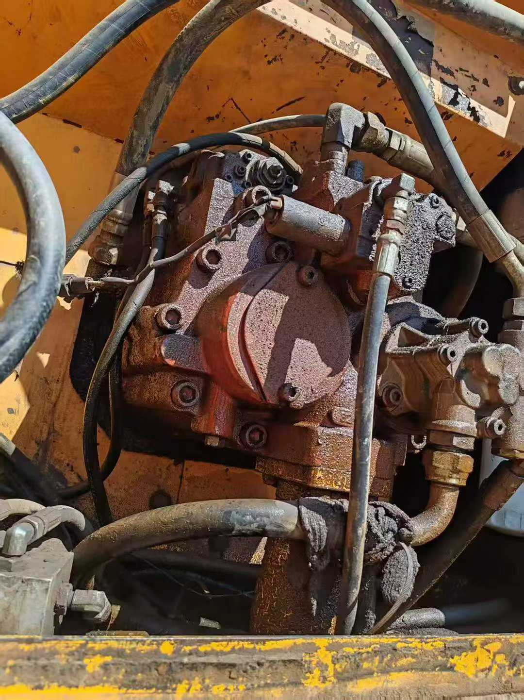 Used Hyundai R210WVS Excavator 2016 Model / 4