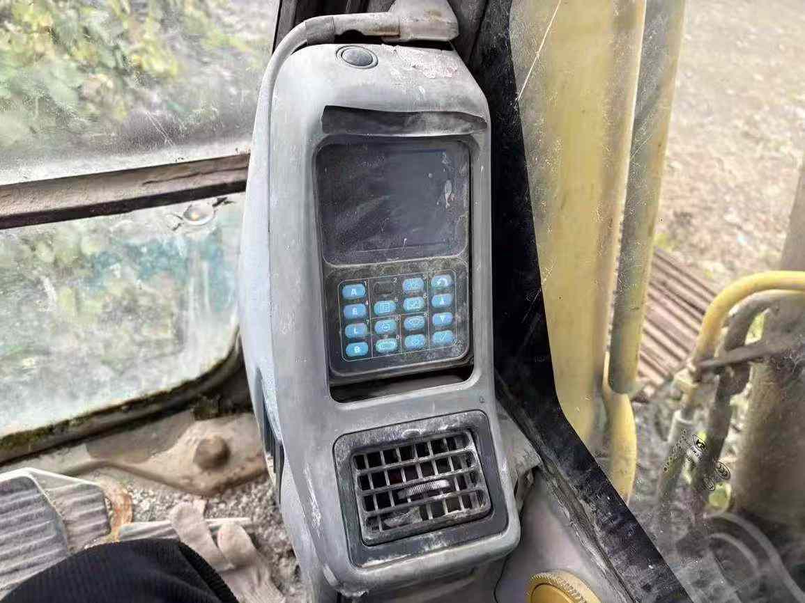 Used Komatsu PW200-7 Excavator 2016 Model / 9