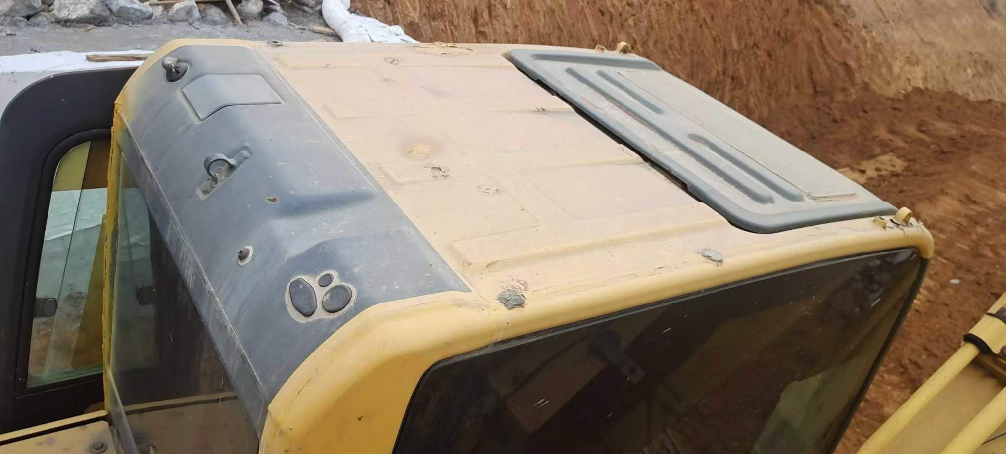 Used Komatsu PC200-8 Excavator 2010 Model / 3