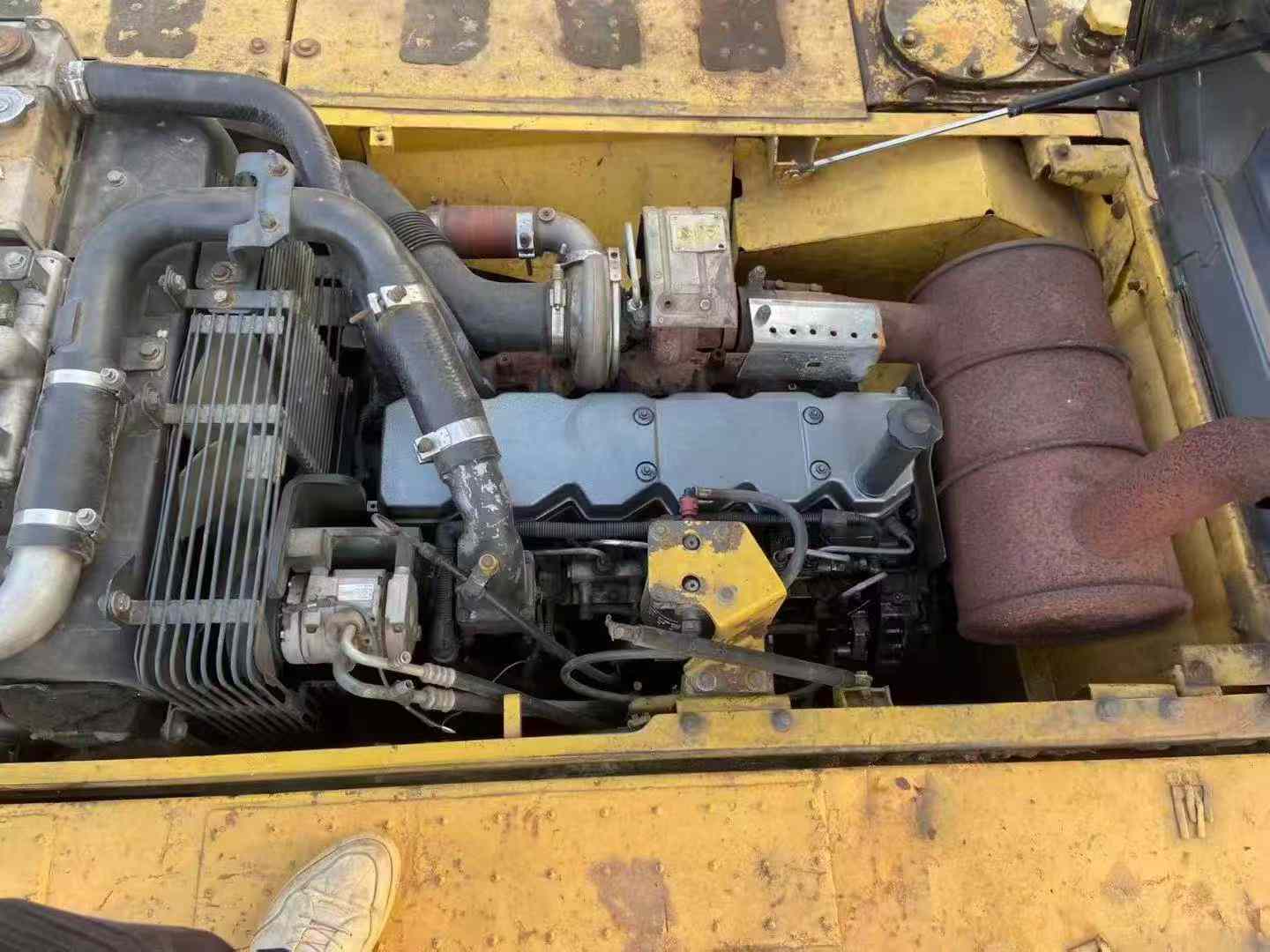 Used Komatsu PC220-8 Excavator 2013 Model / 3