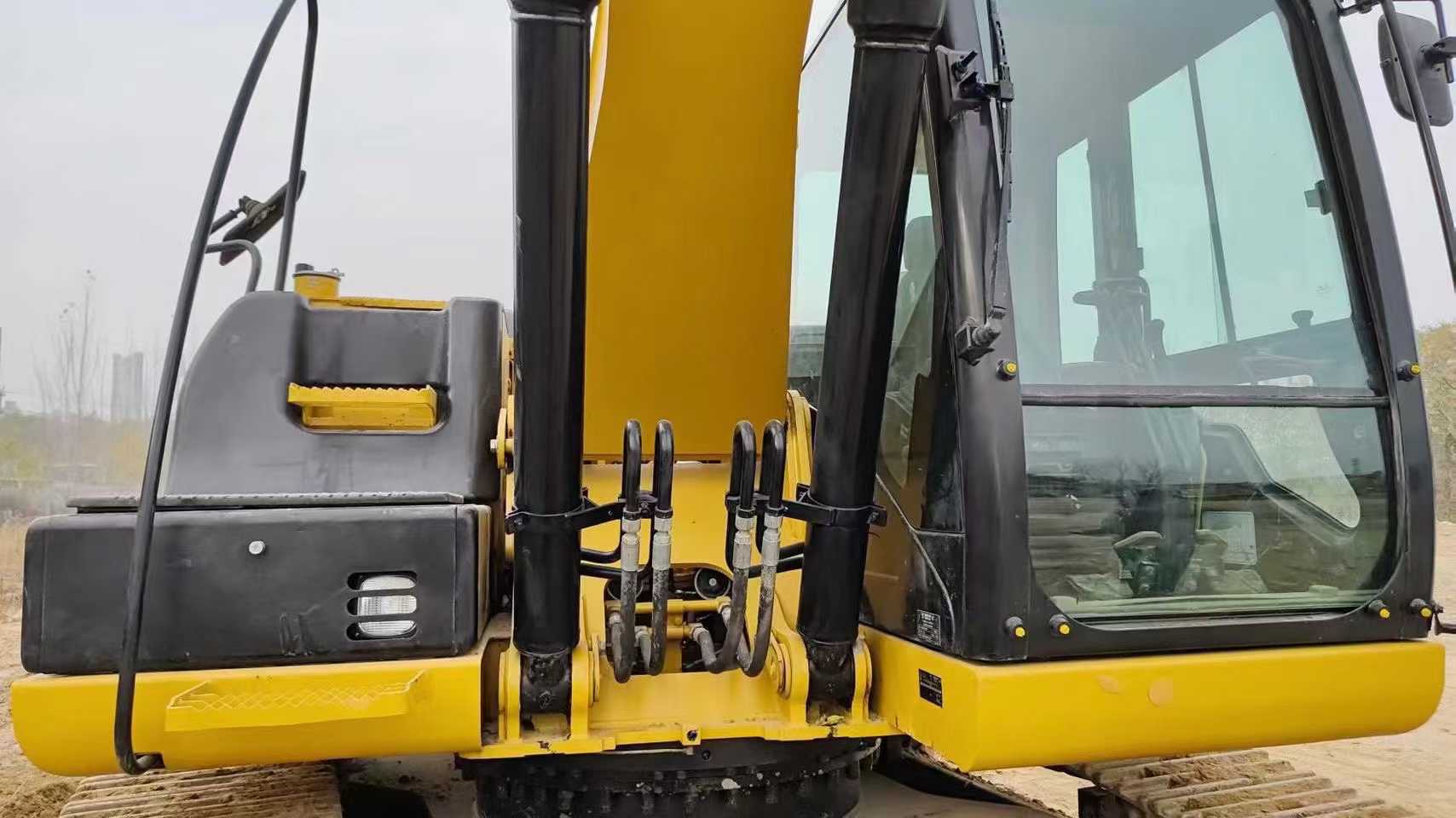 Used Caterpillar 323D2L Excavator 2017 Model / 3