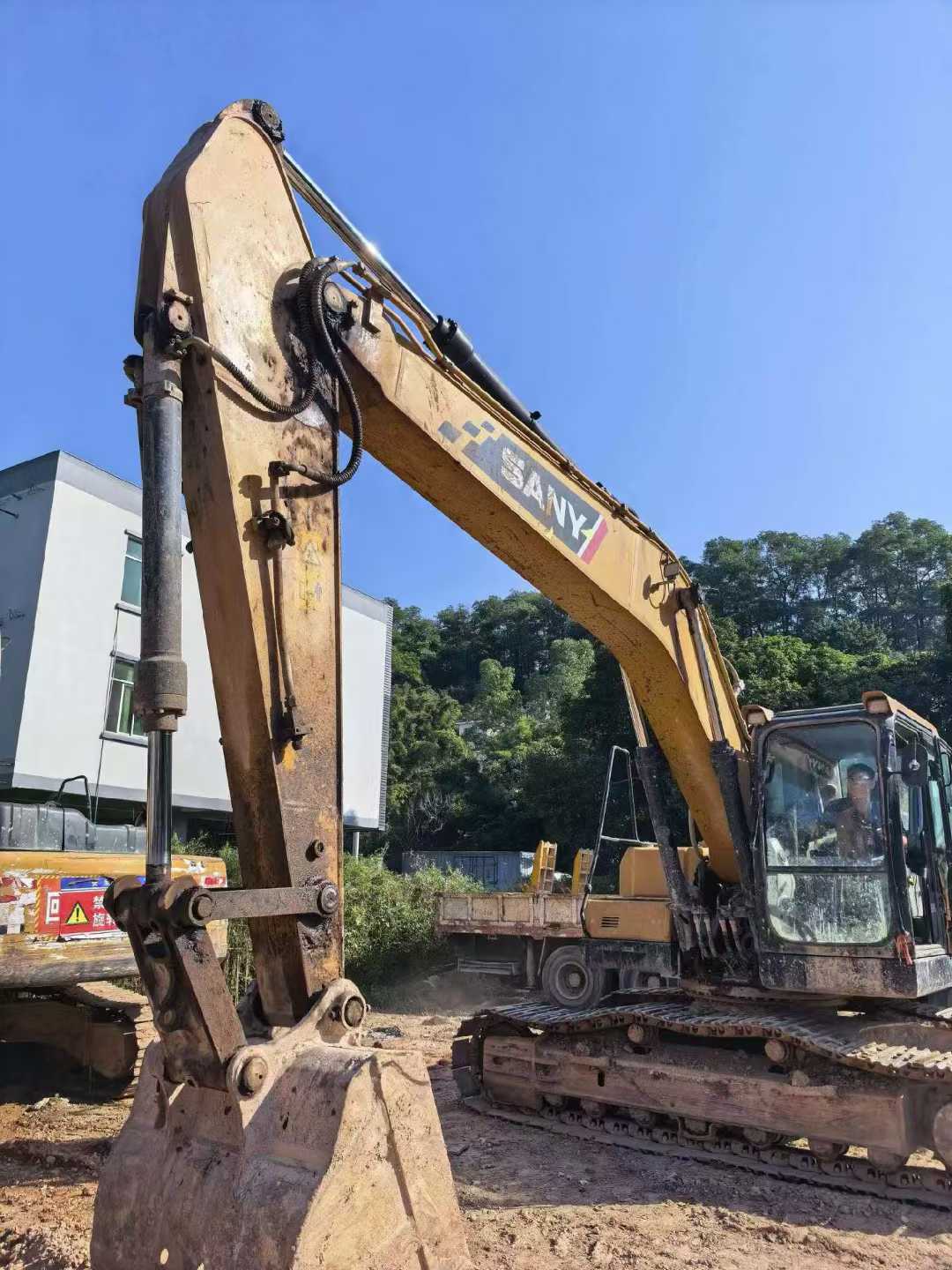 Used Sany SY200H Excavator 2016 Model / 4