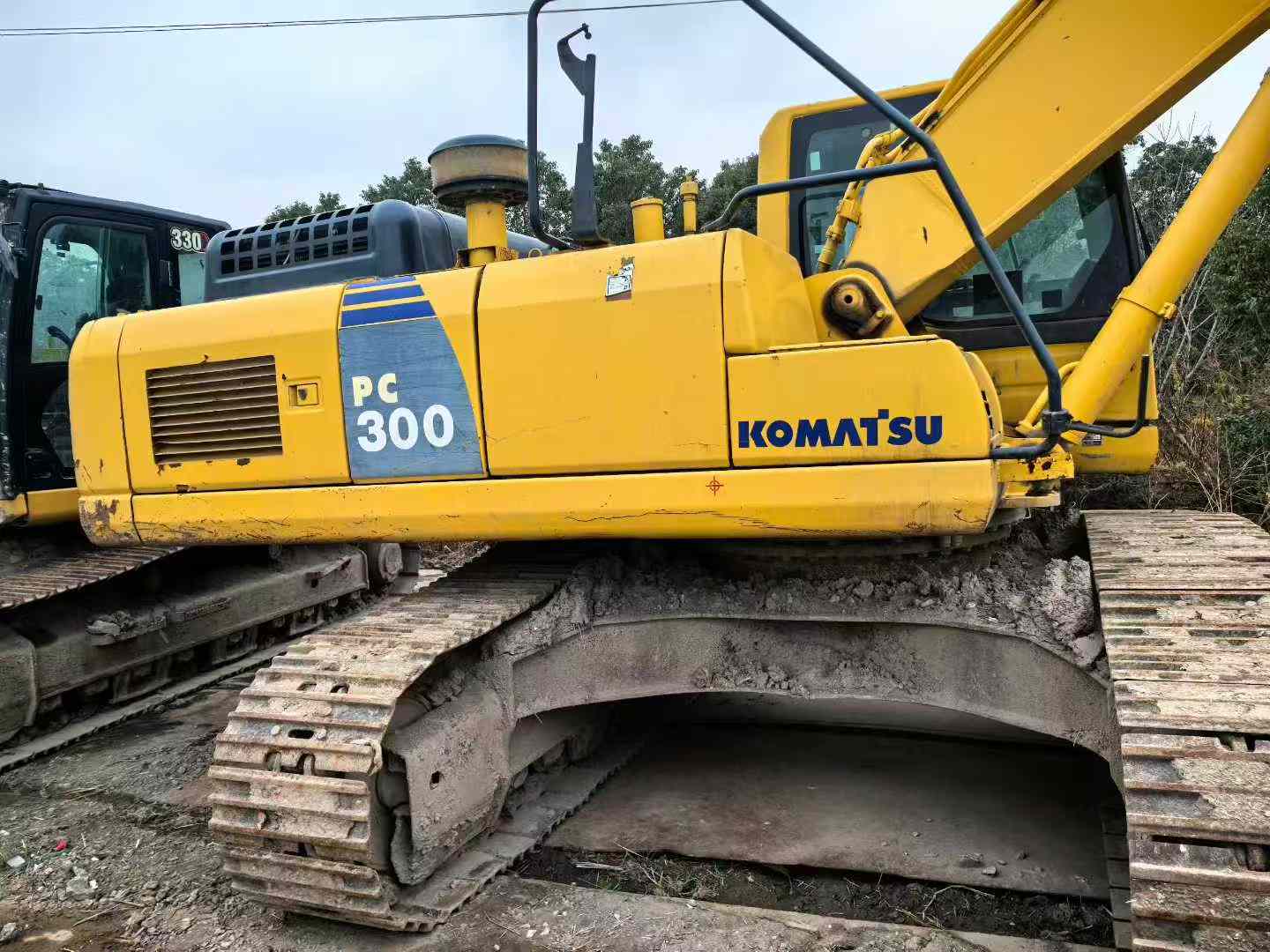 Used Komatsu PC300 Excavator 2016 Model / 3