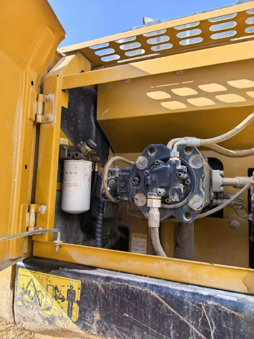 Used Sany SY200H Excavator 2016 Model / 8