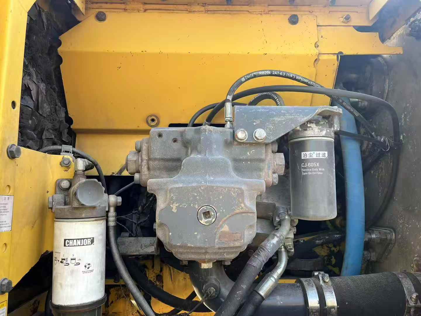 Used Komatsu PC200-8 Excavator 2010 Model / 8