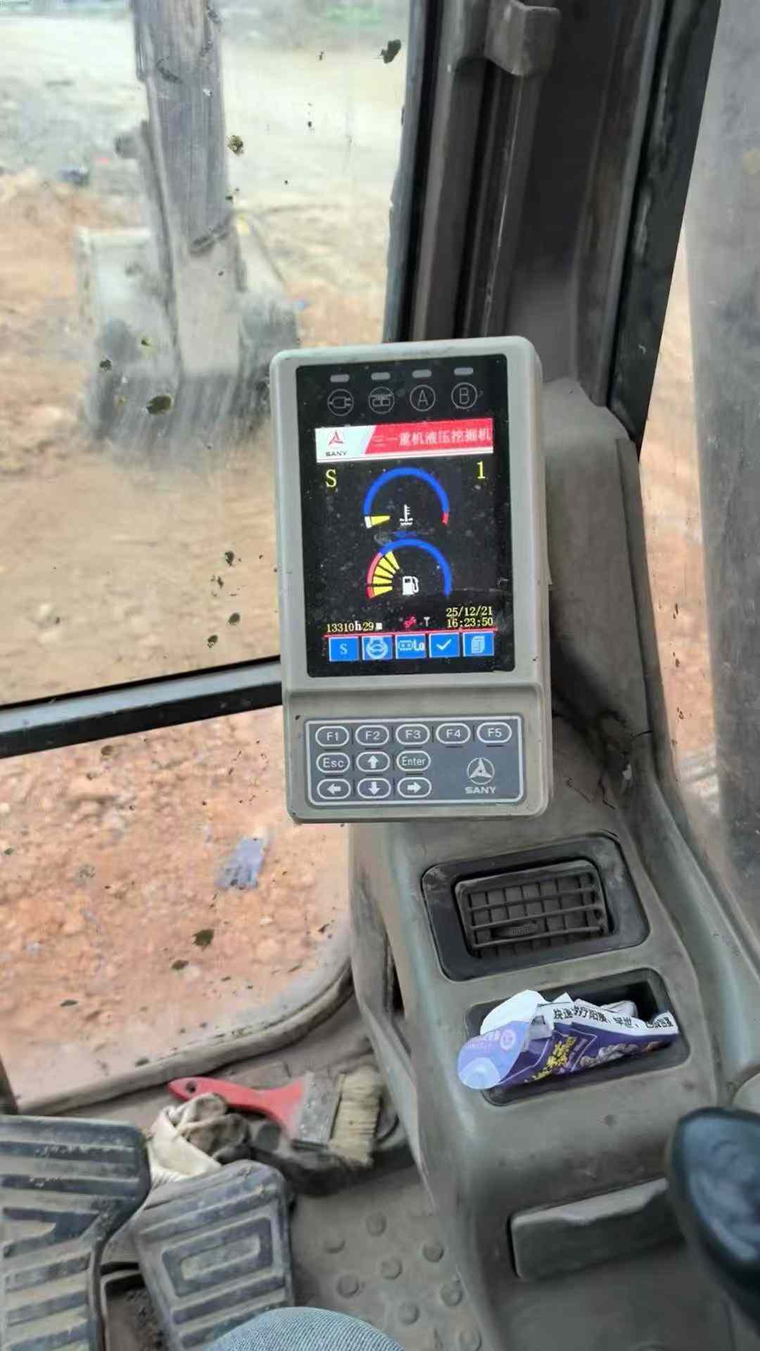 Used Sany SY135 Excavator 2014 Model / 4