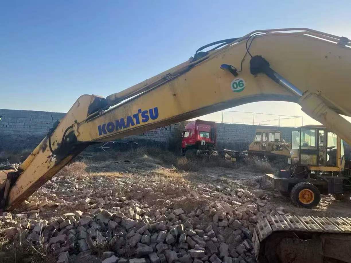 Used Komatsu PC200LC-8 Excavator 2016 Model / 8