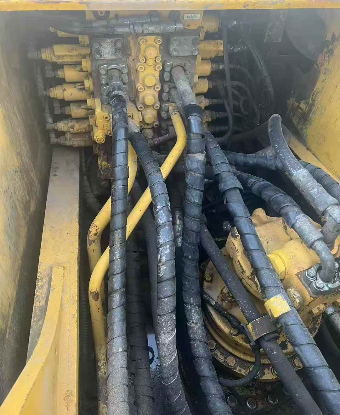 Used Komatsu PC210 Excavator 2018 Model / 4