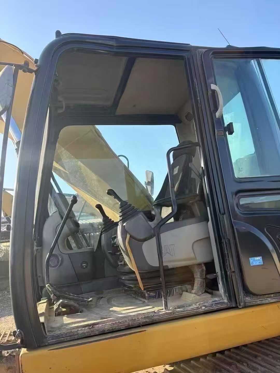 Used Caterpillar 323D2L Excavator 2017 Model / 9