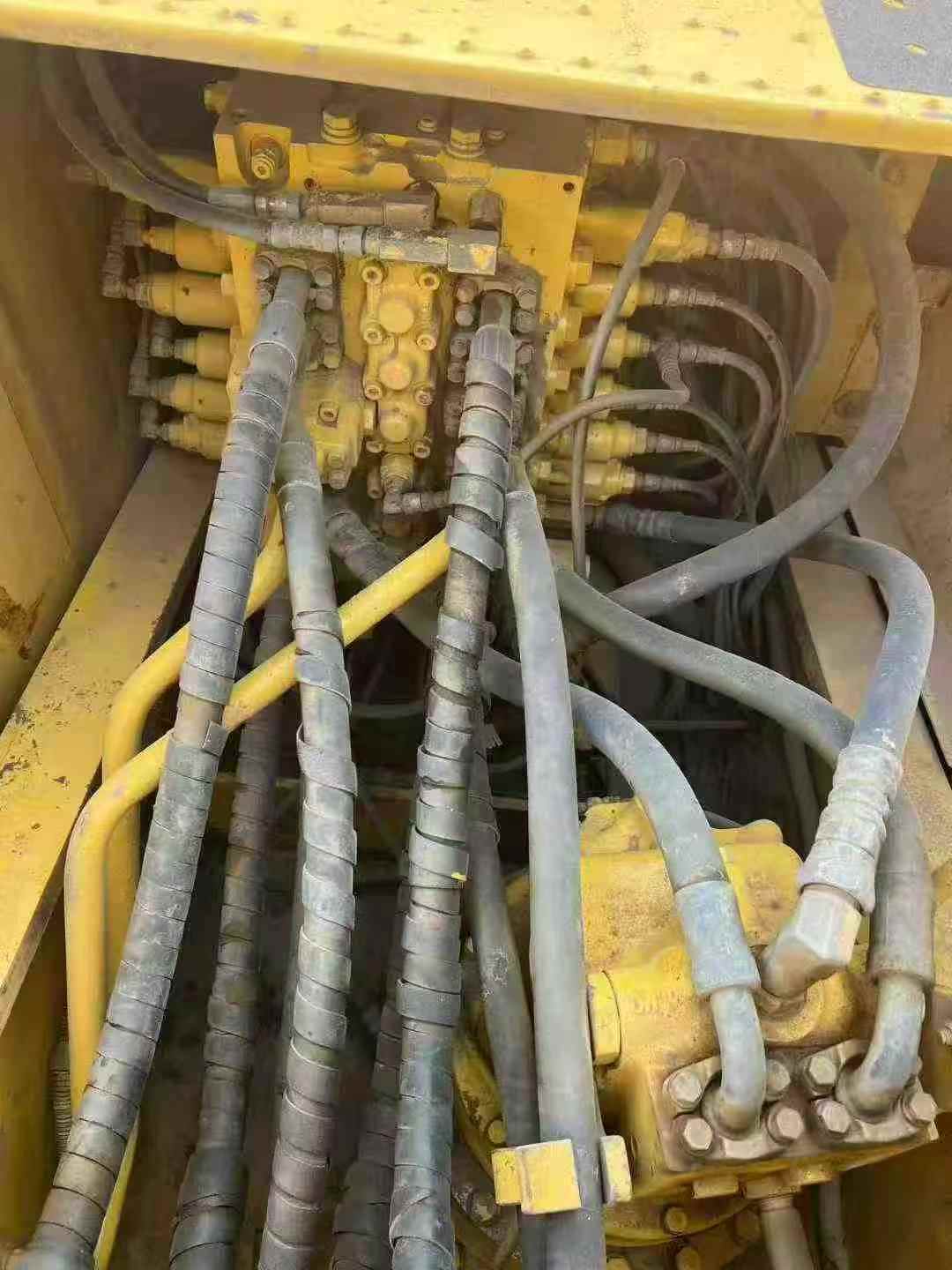 Used Komatsu PC210 Excavator 2016 Model / 6