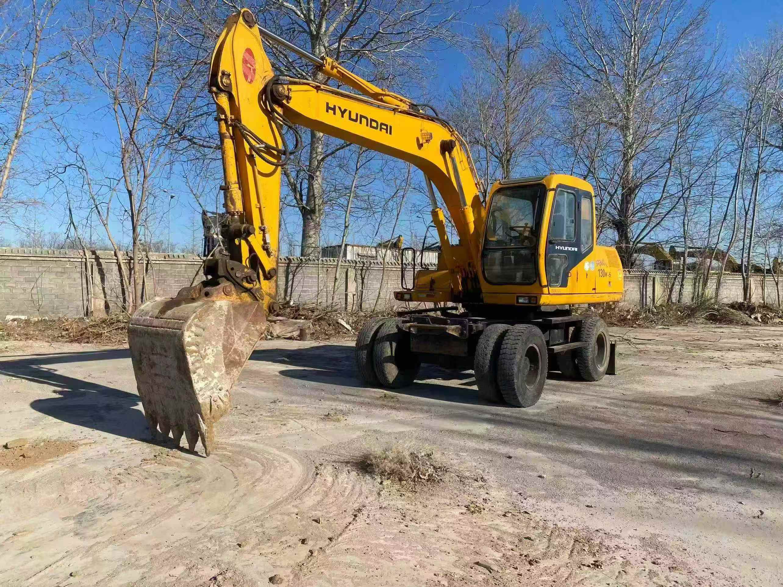 Used Hyundai R130W-5 Excavator 2016 Model / 4
