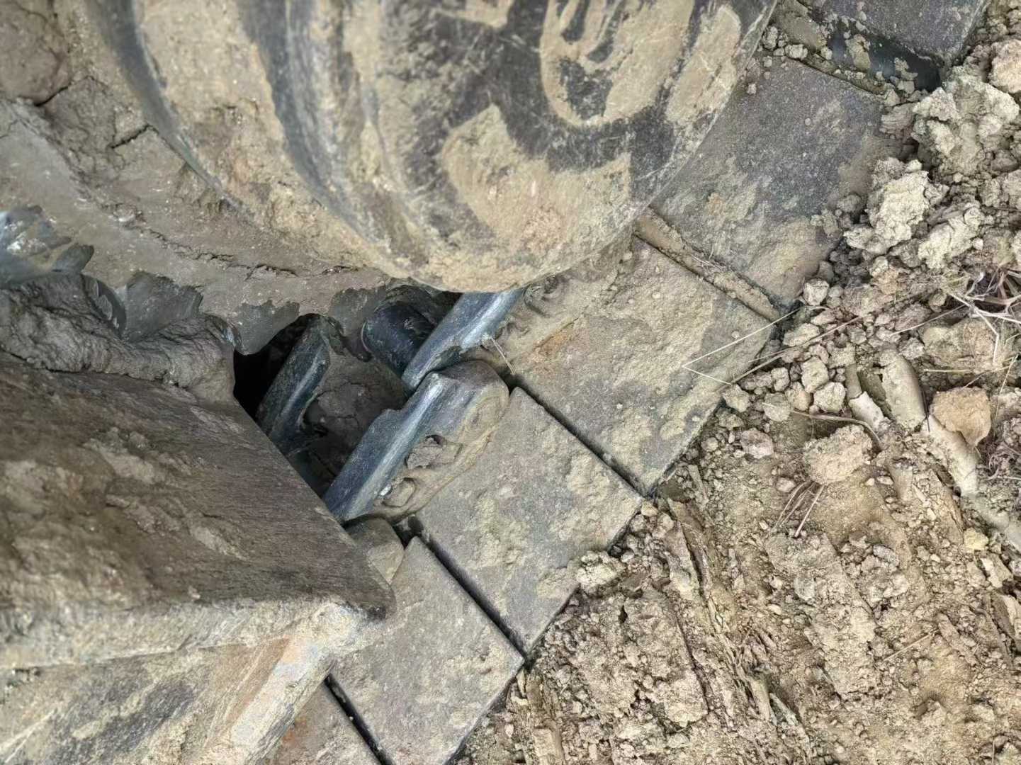 Used Hyundai R385LVS Excavator 2012 Model / 7