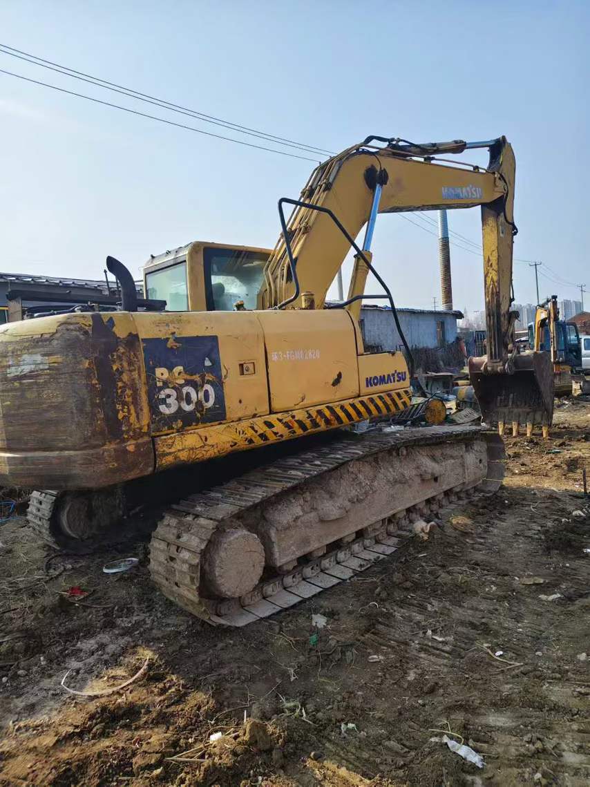 Used Komatsu PC220-8 Excavator 2016 Model / 4