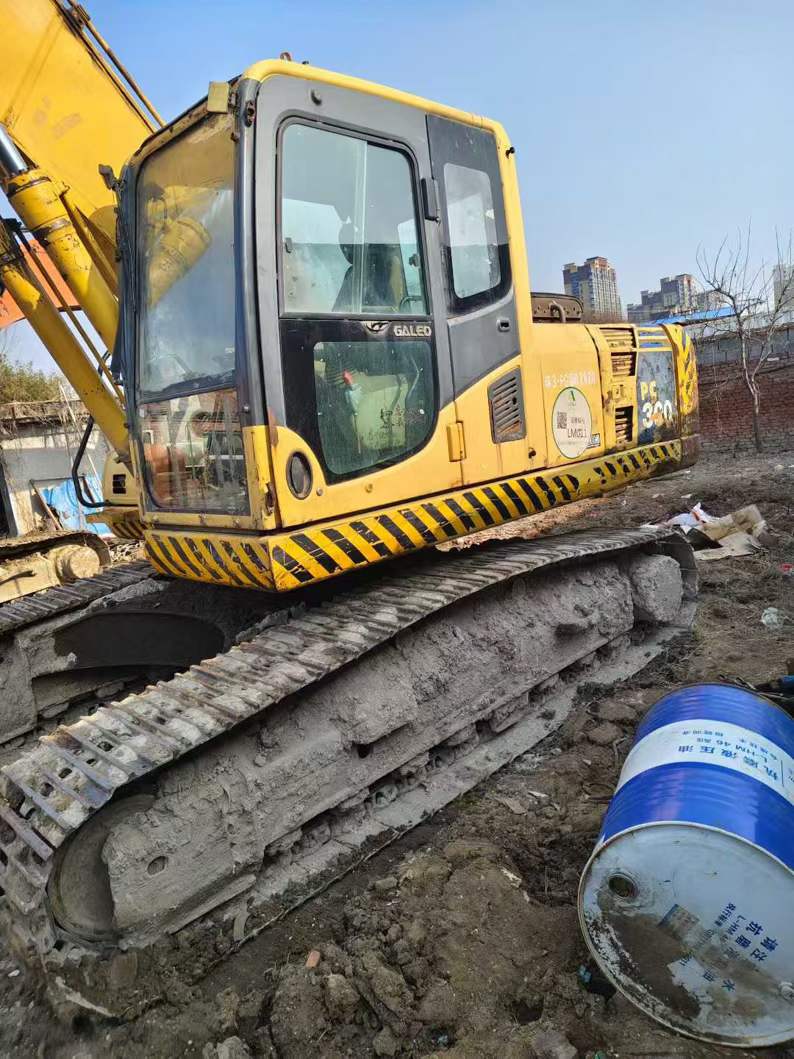 Used Komatsu PC220-8 Excavator 2016 Model / 5