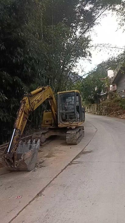 Buy Komatsu PC60-7 Used Excavator / 1