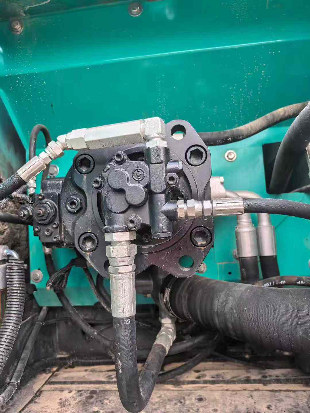 Used Kobelco SK200 Excavator 2016 Model / 6