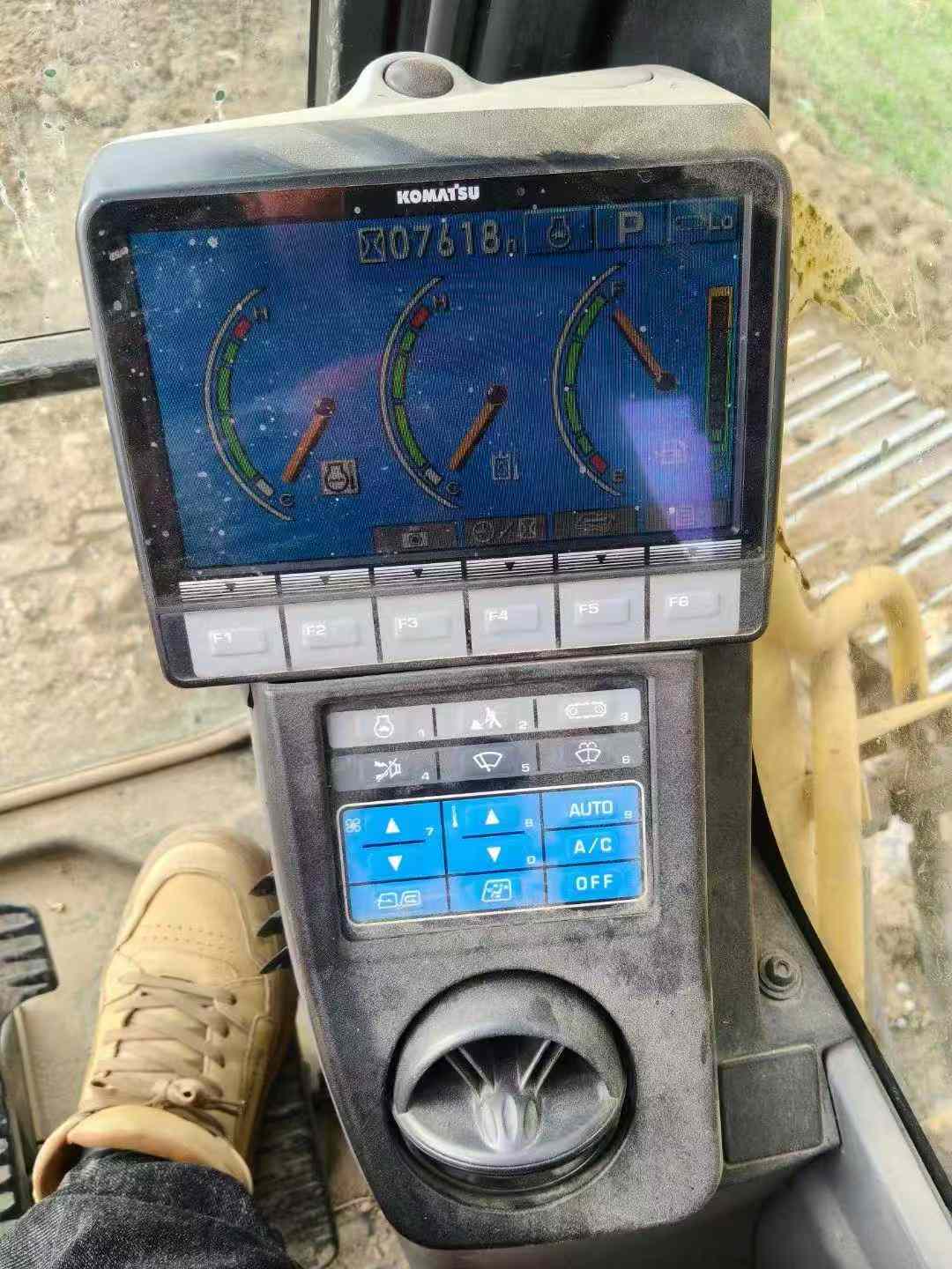 Used Komatsu PC210-8 Excavator 2016 Model / 4