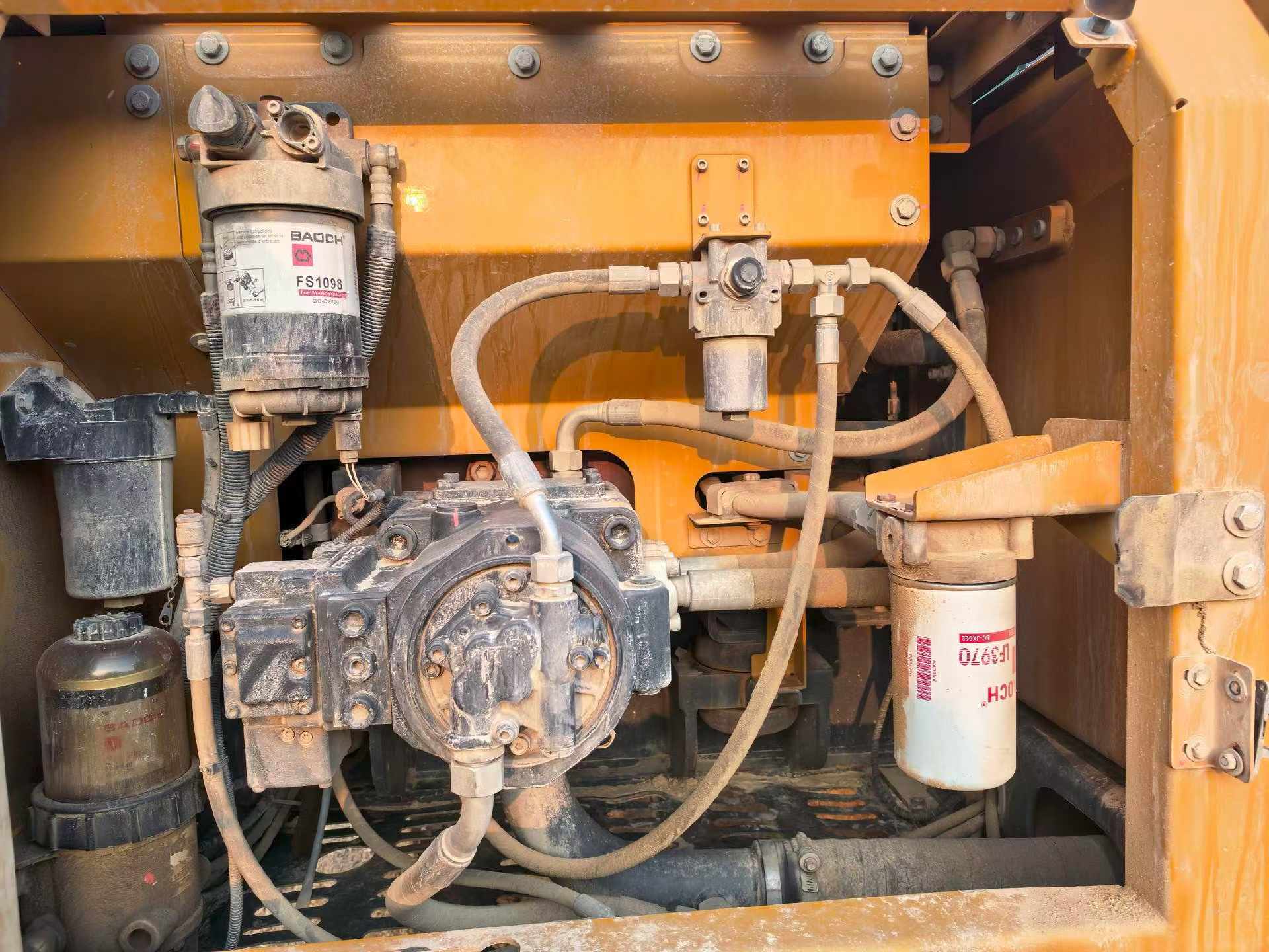 Used XCMG XE215DA Excavator 2020 Model / 4