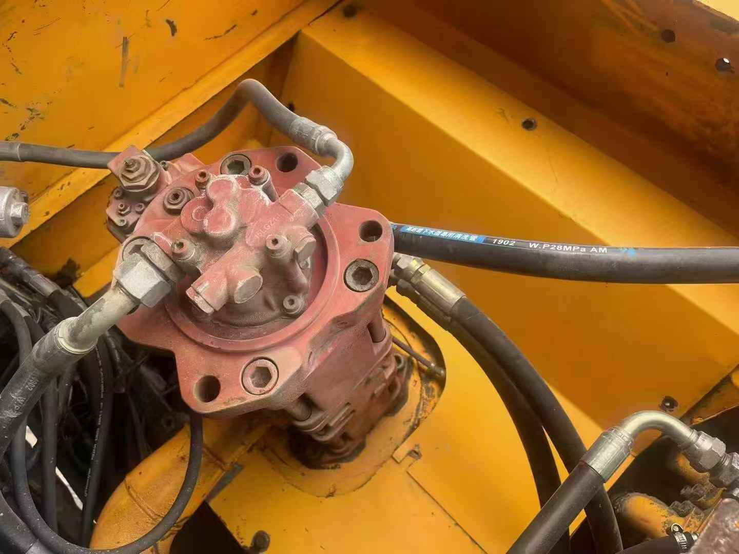 Used Hyundai R225-7 Excavator 2012 Model / 4