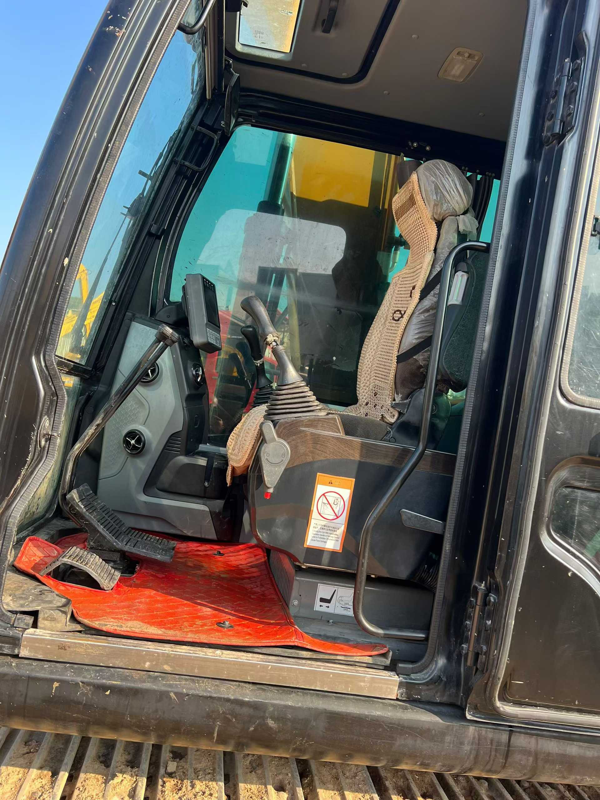 Used Sany SY135 Excavator 2016 Model / 4